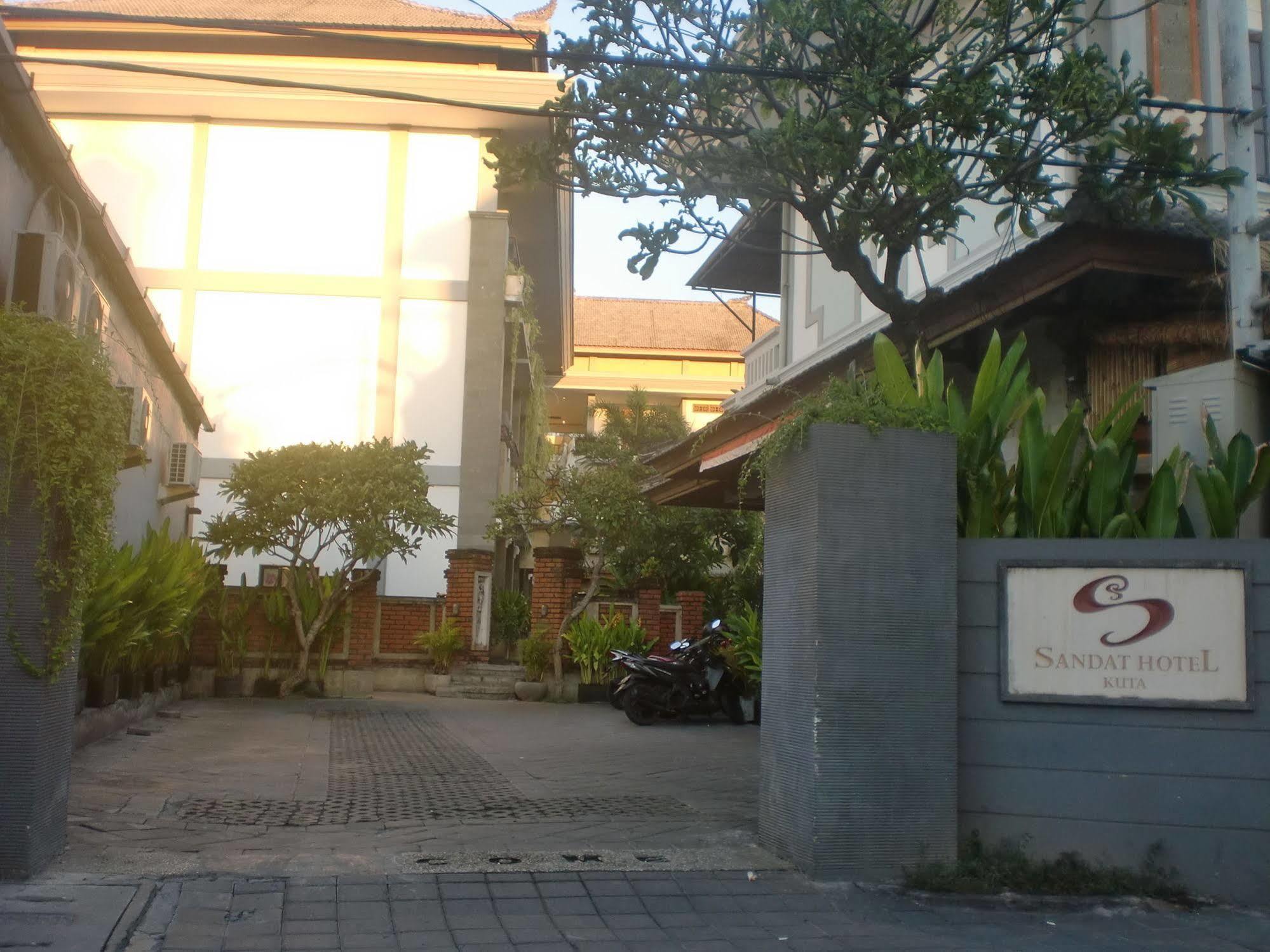 קוטה לומבוק Sandat Hotel Kuta מראה חיצוני תמונה